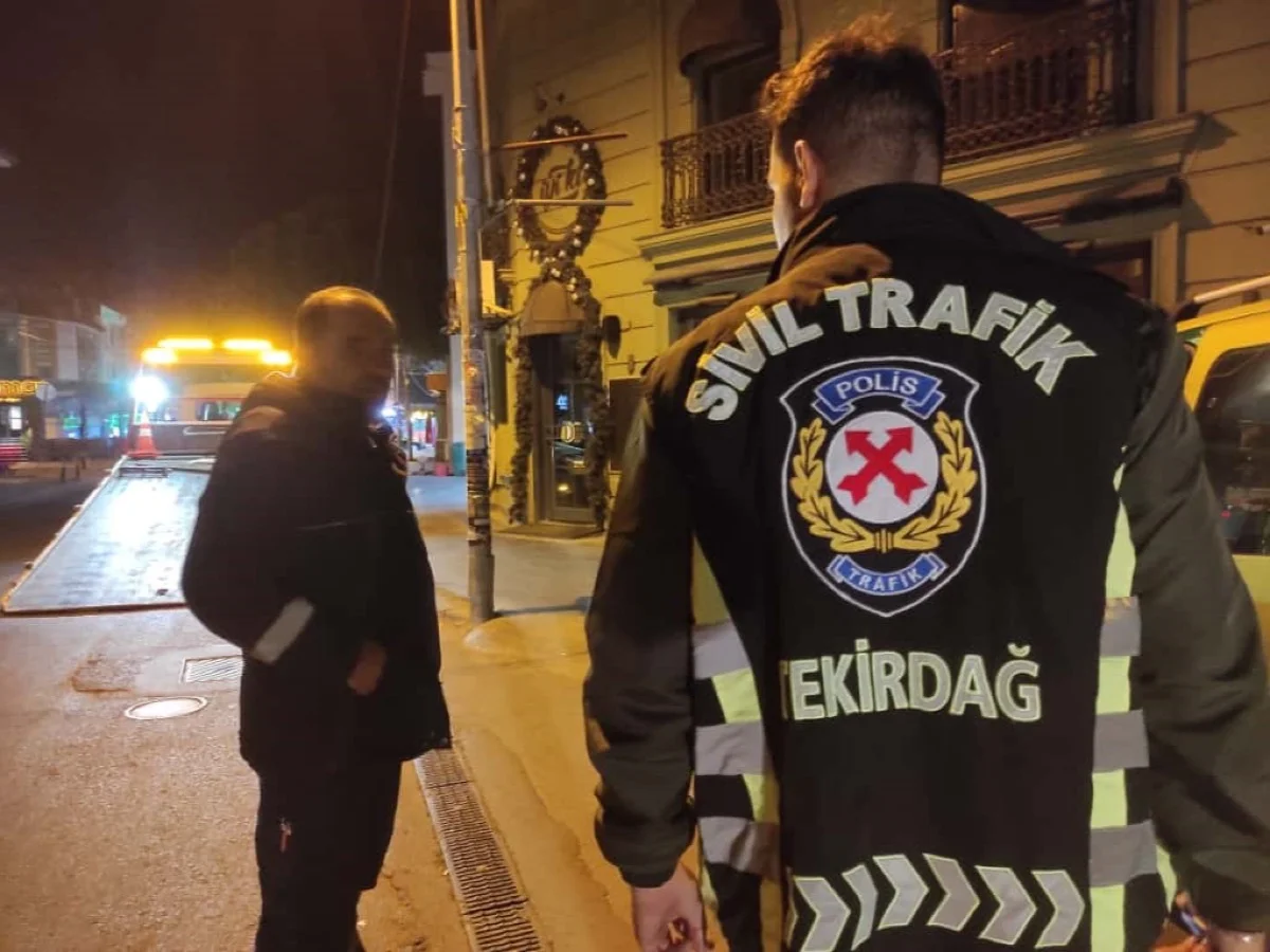 Alkollü sürücü sivil polisi vale sandı!
