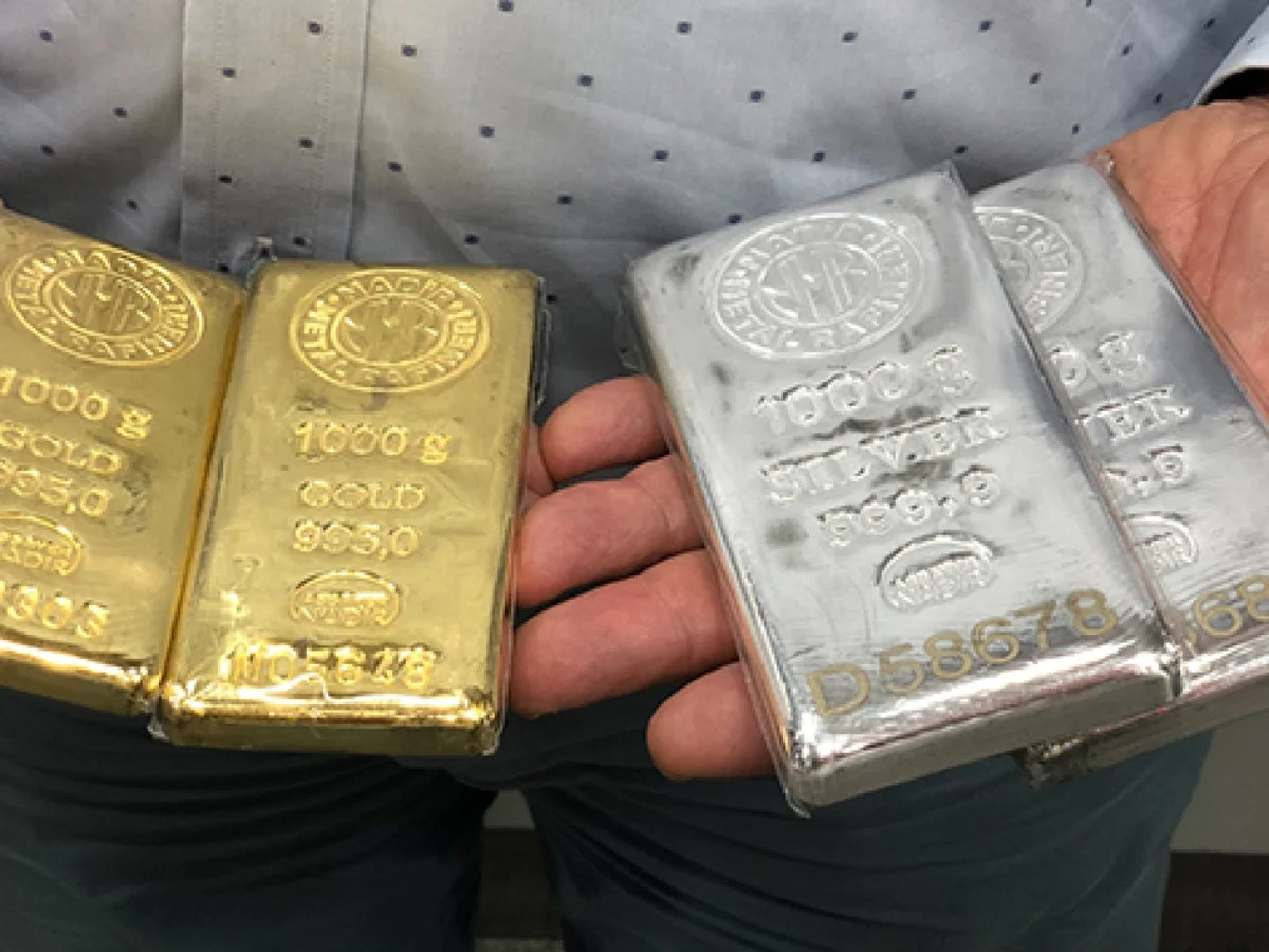 Gümüş, Altını Geride Bıraktı: 2025 Rekorlarla Geldi