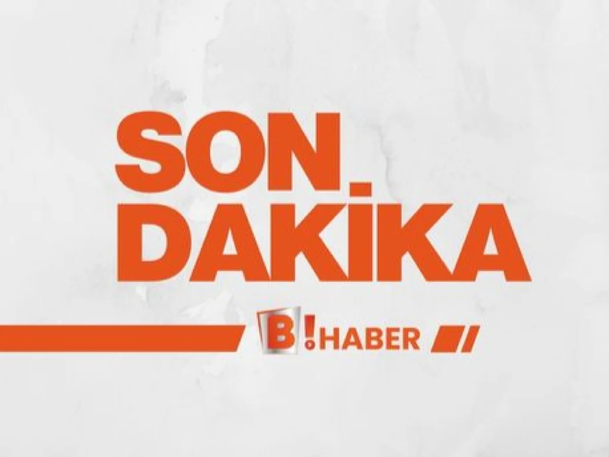 Derbide sahaya çakmak atan taraftar gözaltına alındı! İşte verilen o ceza