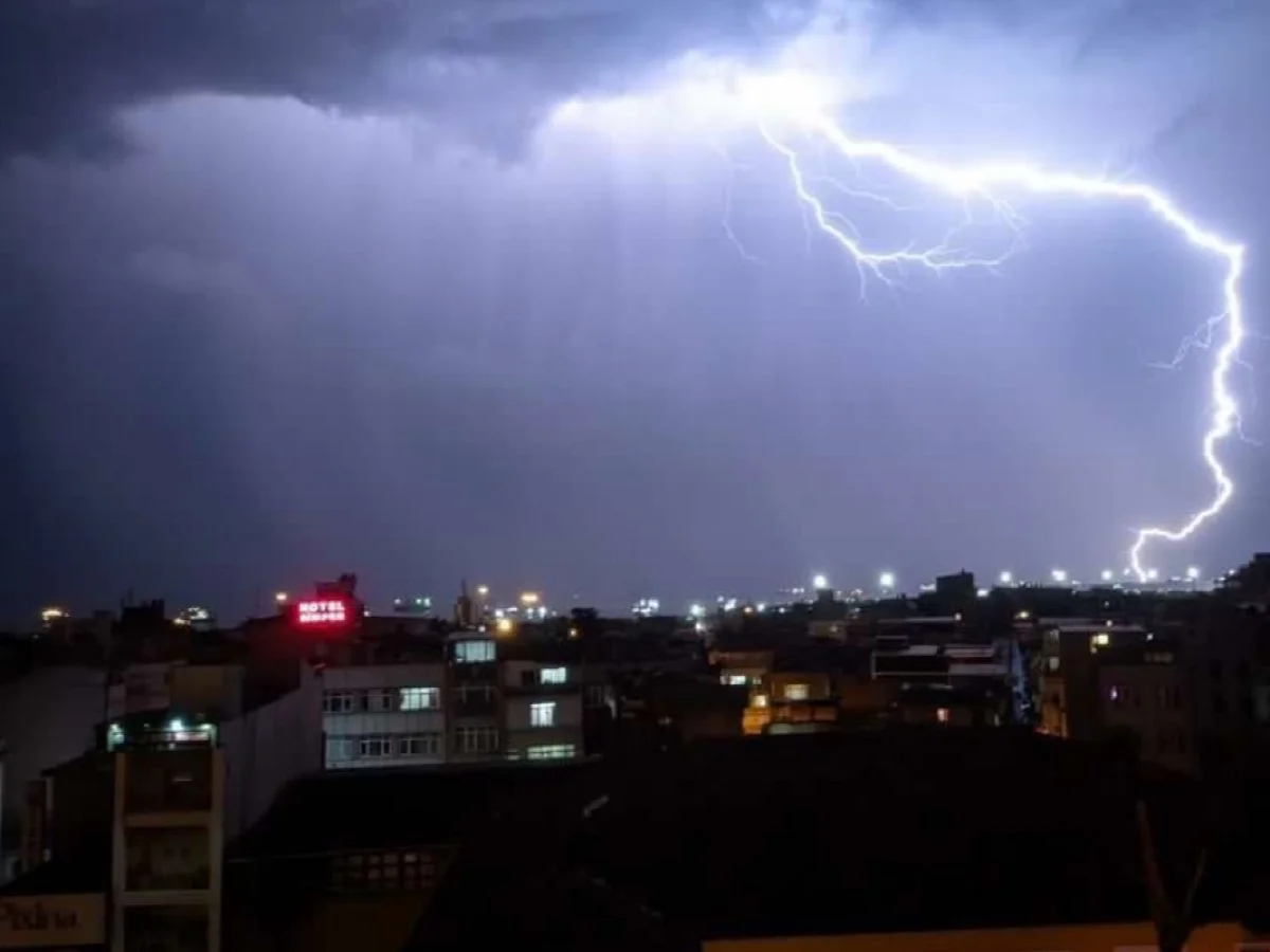 İstanbul semalarında şimşek şöleni!
