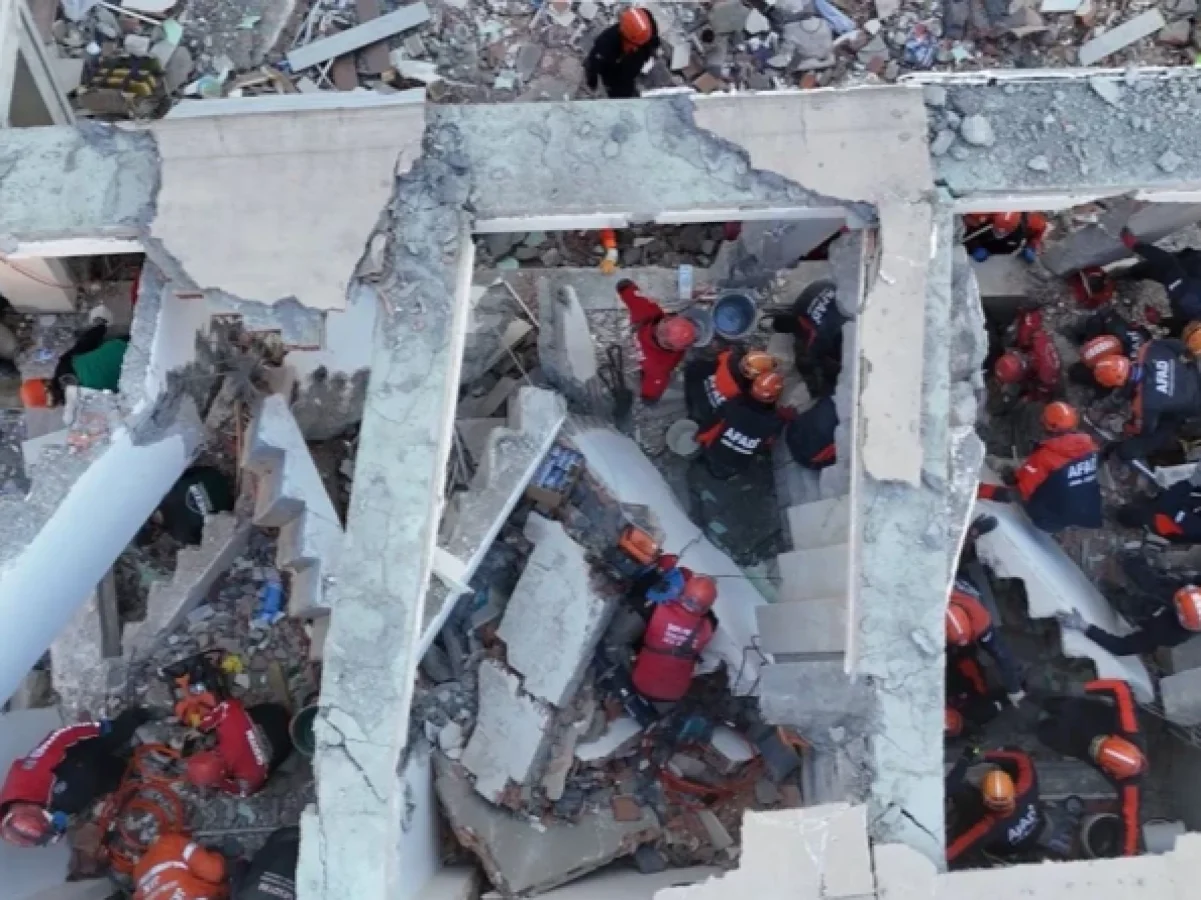 Bakan yardımcısı açıkladı! Gebze'deki binanın yıkılma nedeni belli oldu!