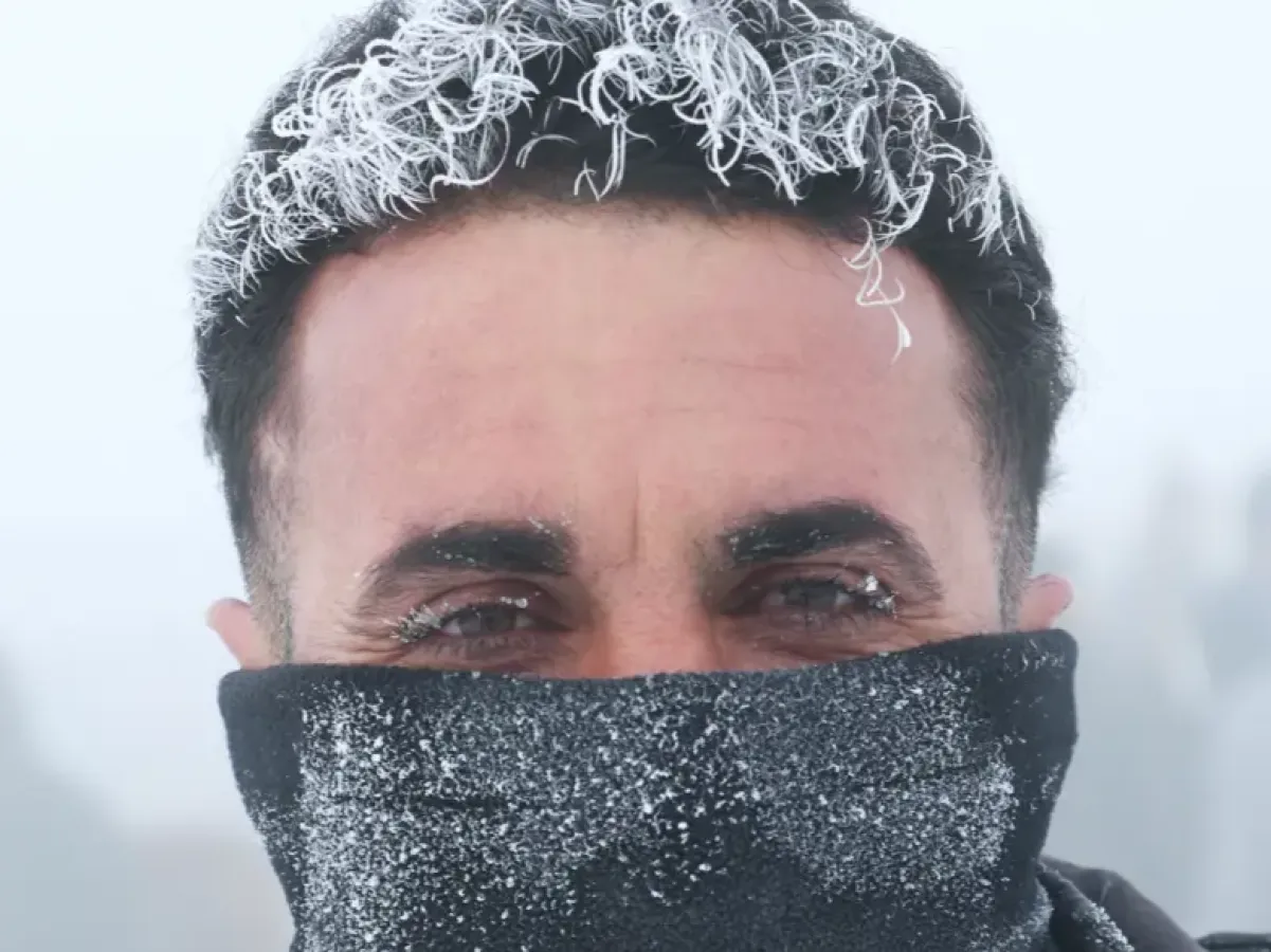 Türkiye'nin en soğuk yeri: -30 derecede sokağa çıkanların saçları dondu!