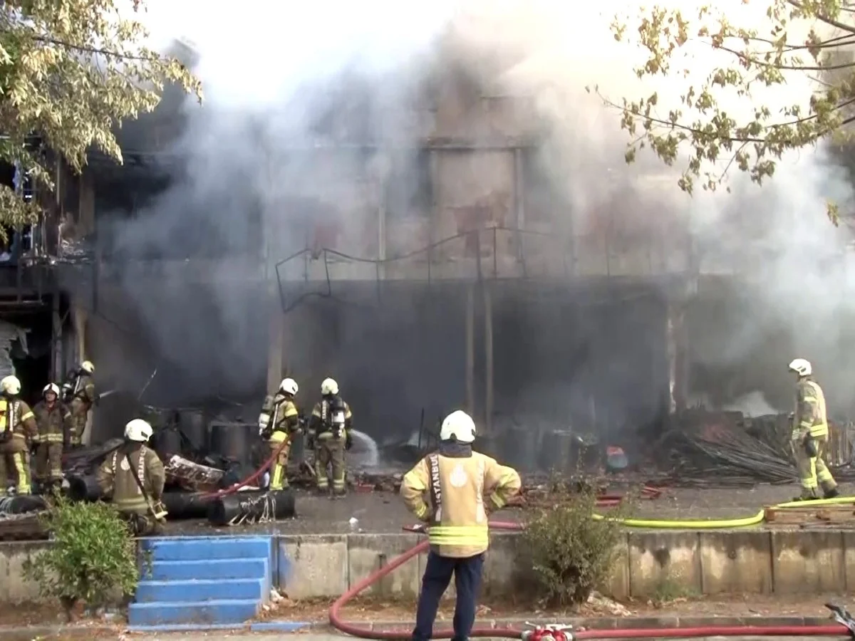 İstanbul'da korkutan yangın! 17 işyeri etkilendi