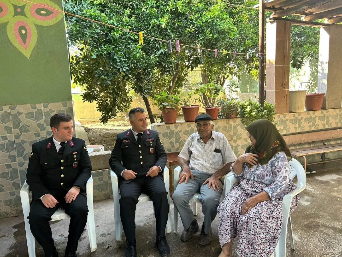 Jandarma şehit ailelerini unutmadı