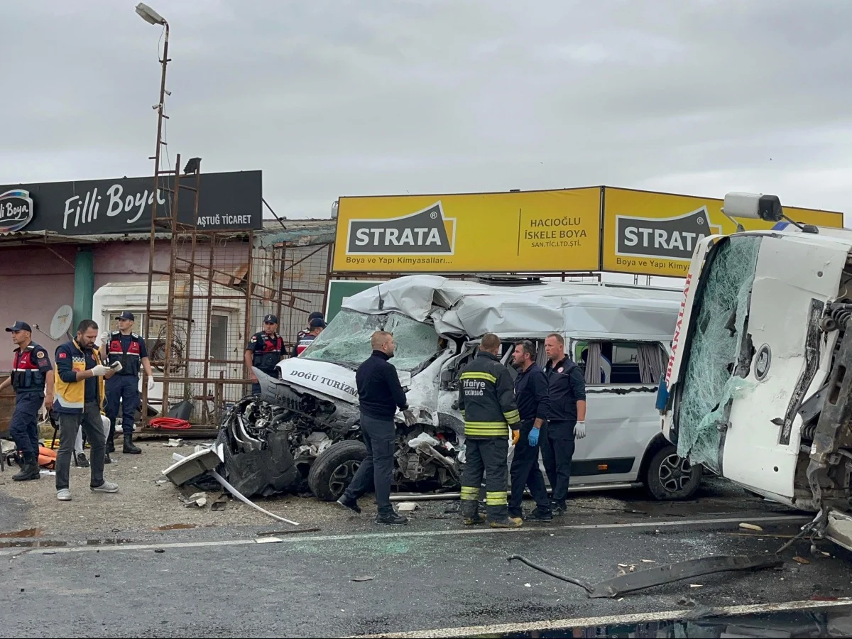  Tekirdağ'da korkunç kaza! 3 ölü, 9 yaralı