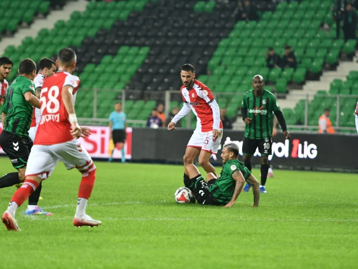 Sakaryaspor-Sivasspor maçında skandal! Hükmen mağlubiyet yolda