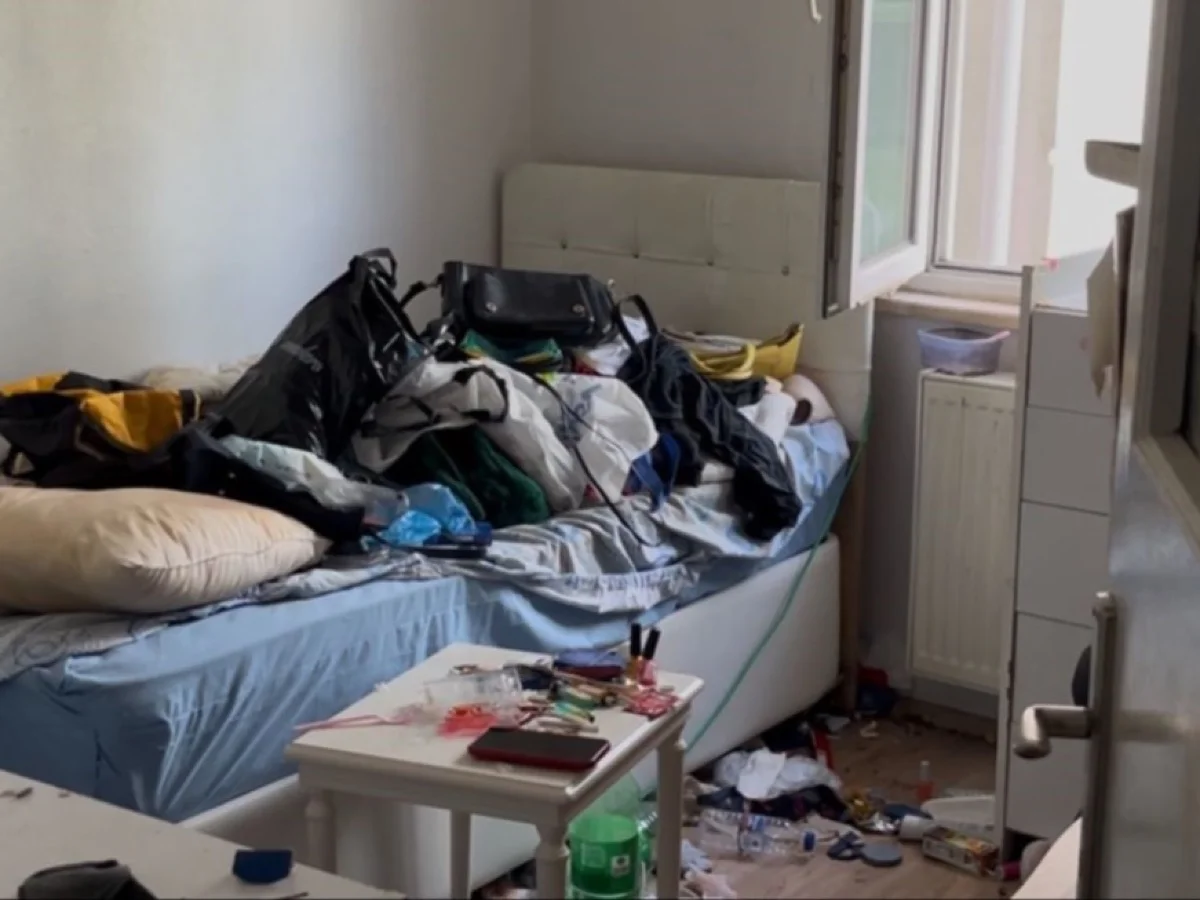 Çöp eve dönen daireden 2 kamyon atık çıktı: Belediye ekipleri şoke oldu!