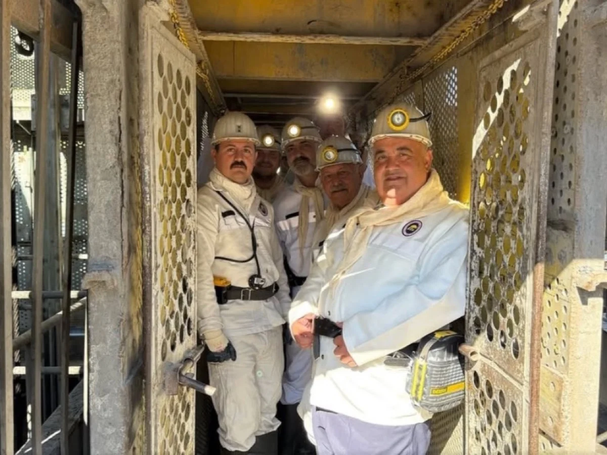 Huzurevinde kalan emekli madenciler yıllar sonra yeniden maden ocağına indi