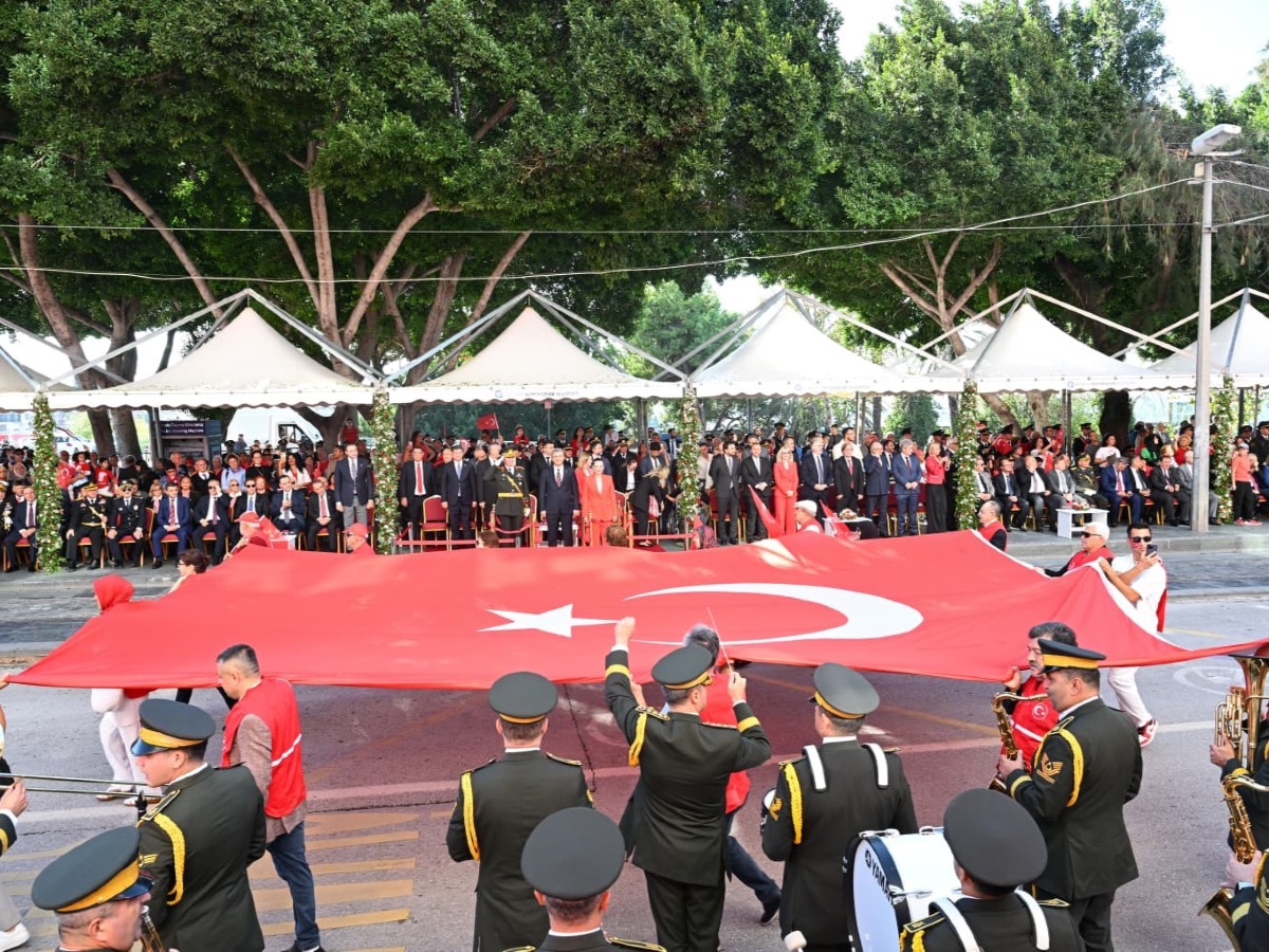 Antalya'da Cumhuriyet'in 102'nci yılı coşkuyla kutlandı