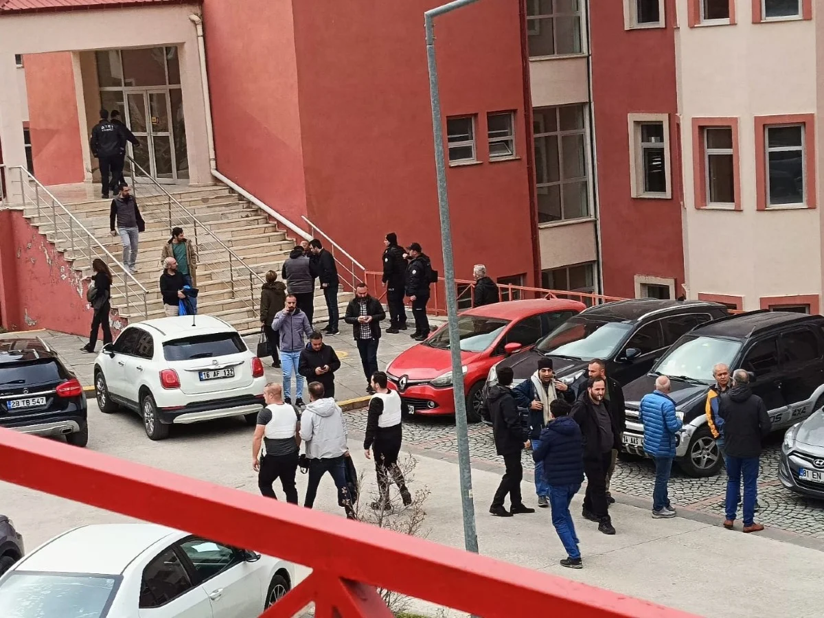 Korkutan anlar: Üniversitedeki çalışma arkadaşlarını rehin aldı!