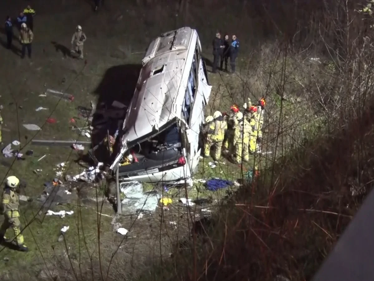 Esenyurt'ta servis aracı şarampole yuvarlandı: 5 ölü, 6 yaralı