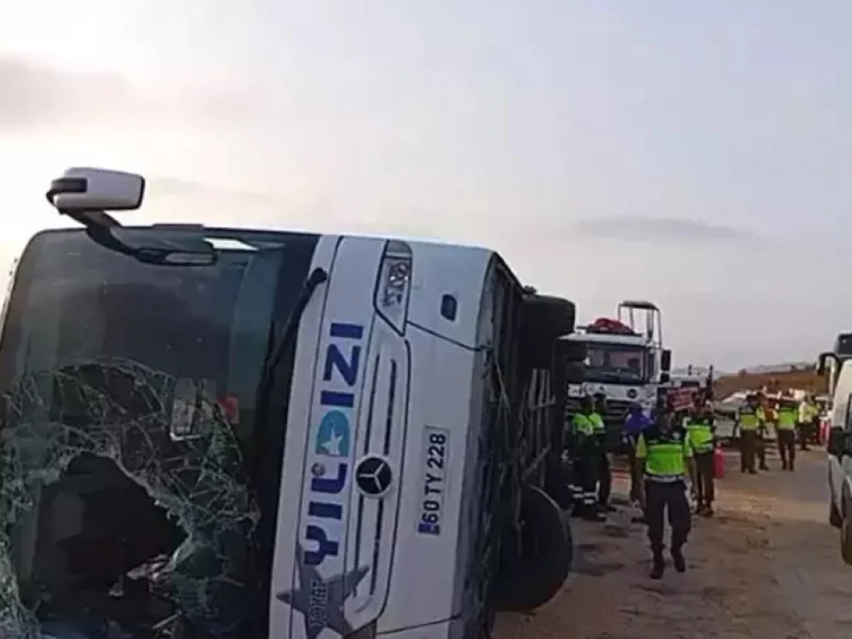 Kuzey Marmara Otoyolu'nda feci kaza! Yolcu otobüsü devrildi: Ölü ve yaralılar var