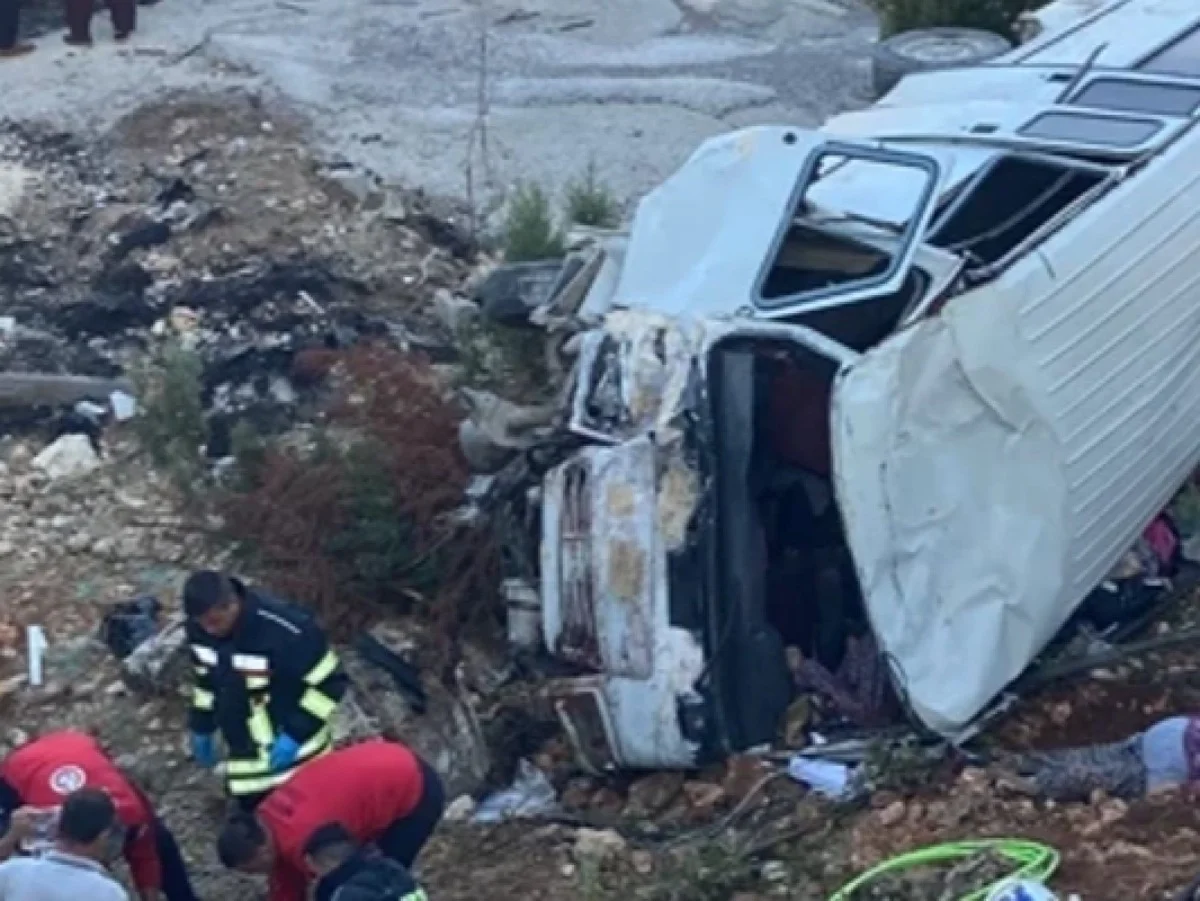 Katliam gibi kaza! İşçi servisi şarampole devrildi: 5 ölü, 14 yaralı