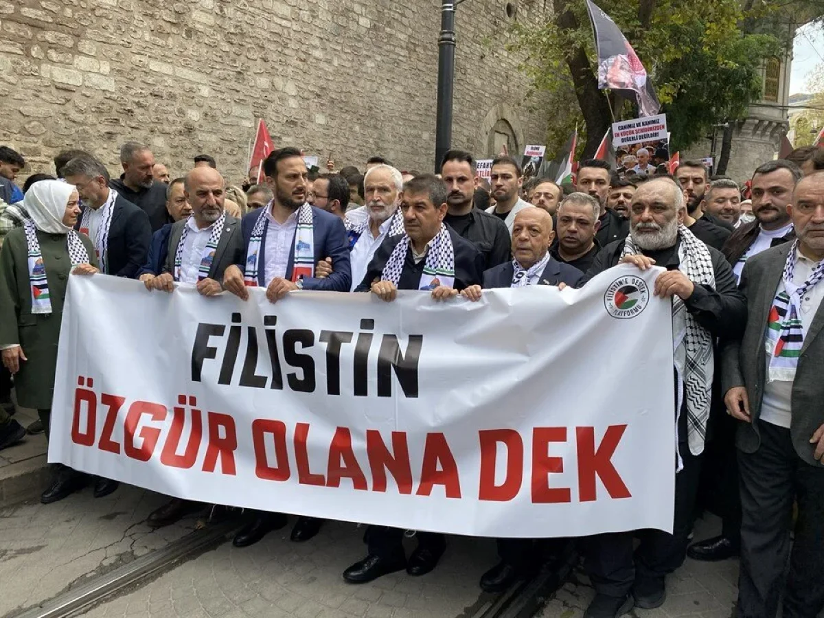 İstanbul ve Ankara'da binlerce kişi Gazze için yürüyor