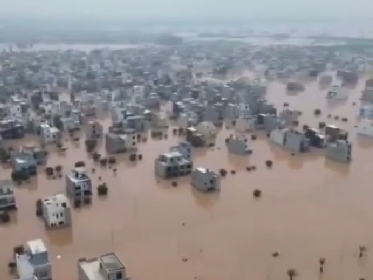 Pakistan eşi görülmemiş felaketlerle karşı karşıya! Ölü sayısı 840’ı aştı