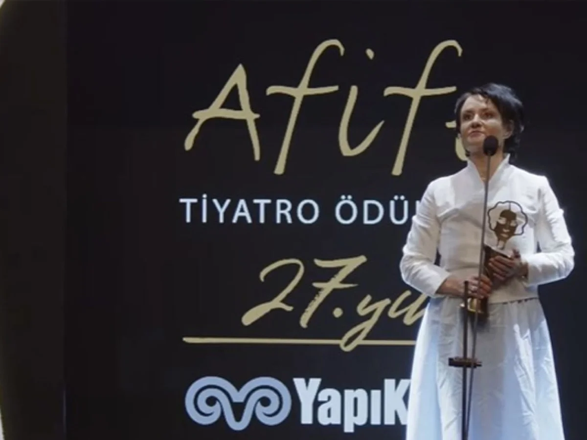 Tamer Karadağlı'ya teşekkür eden Sükun Işıtan ıslıklandı